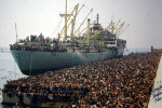 Profughi_della_Vlora_in_banchina_a_Bari_8_agosto_1991