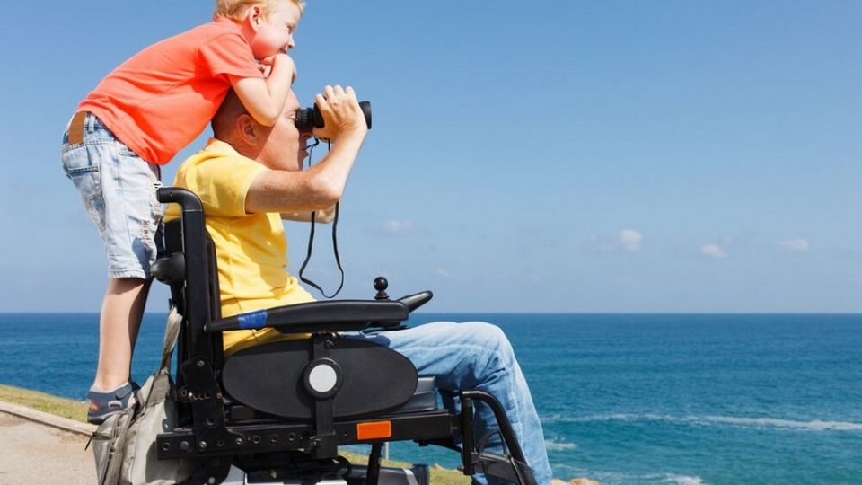 papa-figlio-vacanza-turismo-accessibile-960x540