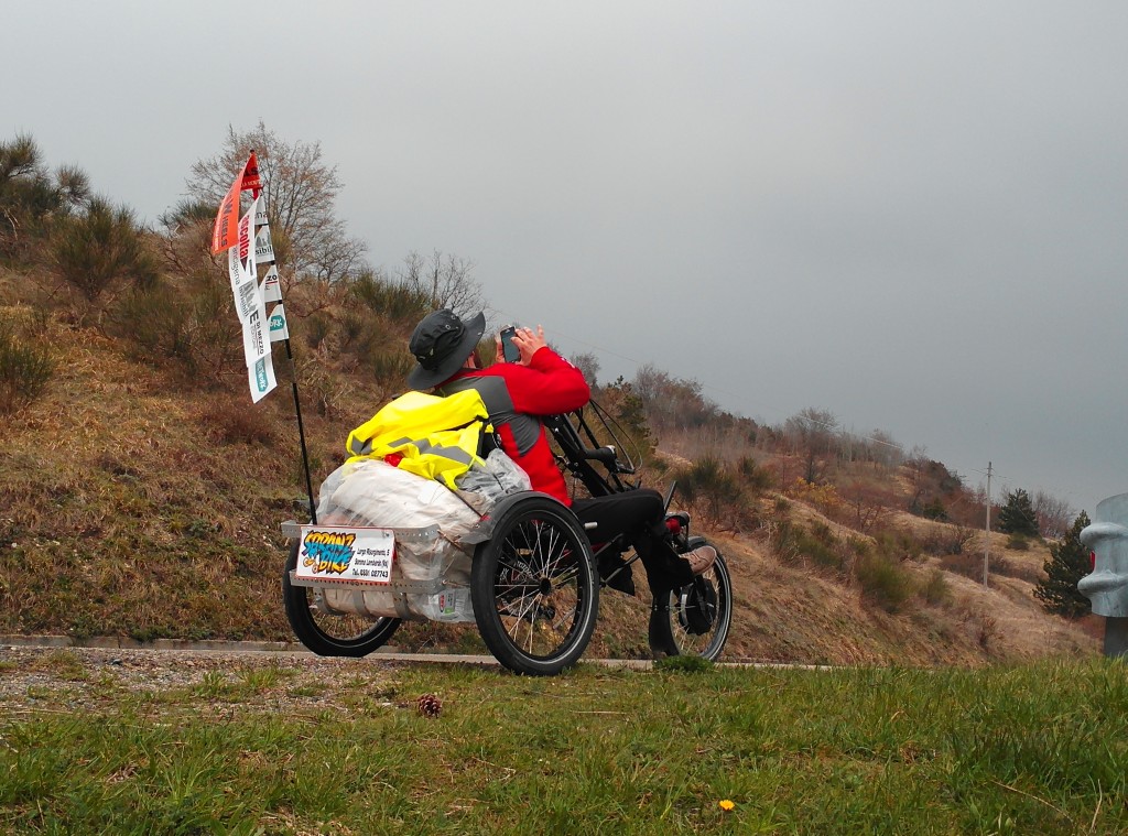 Pietro Scidurlo affronta il Cammino di Santiago (foto: Free Wheels)