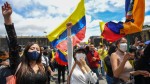 Giovani manifestanti in Colombia (foto: El Pais)