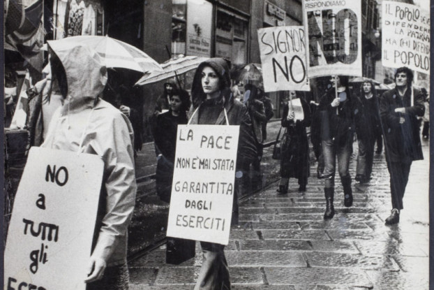 Manifestazione per la pace (dalla mostra &ldquo;Signorn&ograve;. I luoghi dell&rsquo;obiezione di coscienza a Torino&rdquo;)