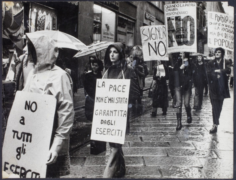 Manifestazione per la pace (dalla mostra “Signornò. I luoghi dell’obiezione di coscienza a Torino”)