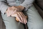 Gli anziani e le persone anziane non autosufficienti sono i benificiari della nuova legge