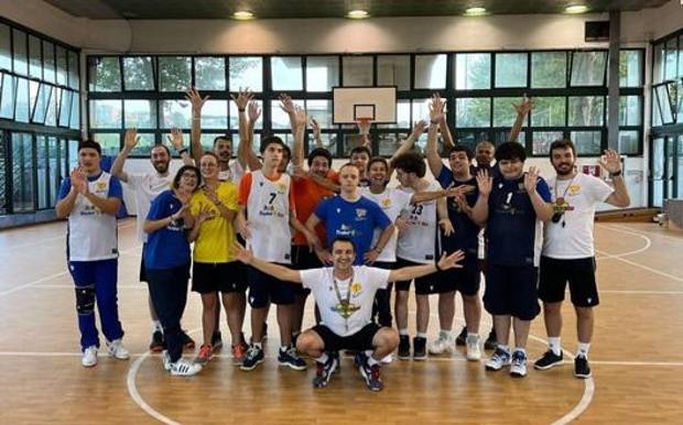 Una foto della squadra di Basket4All